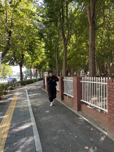 연휴 간 굳은 몸을 깨우기 위해 오전 러닝으로 시작했습니다. 동영상 2