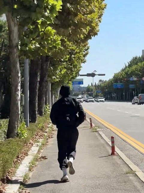 연휴 간 굳은 몸을 깨우기 위해 오전 러닝으로 시작했습니다.